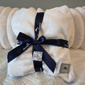 Tommy Bahama White Plush Blanket with Blue Trim